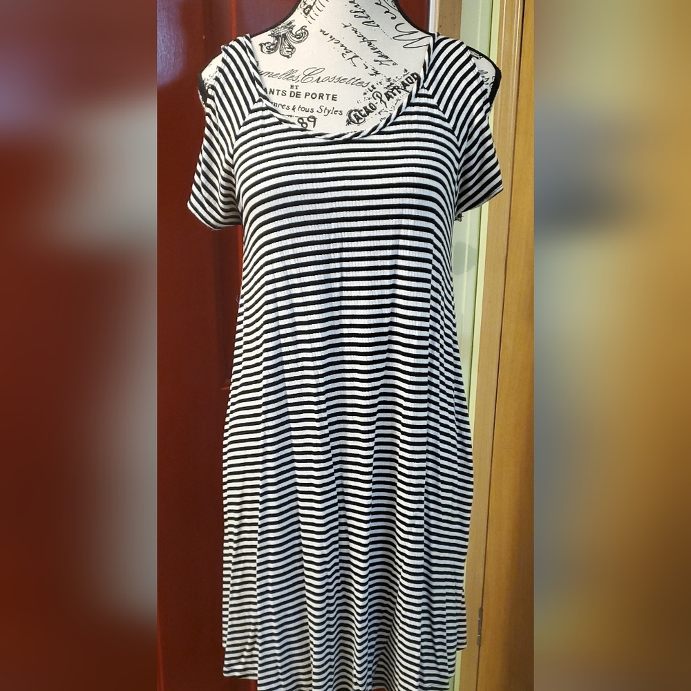 Soprano Womens Ribbed Cold Shoulder Striped Swing Dress Sz M